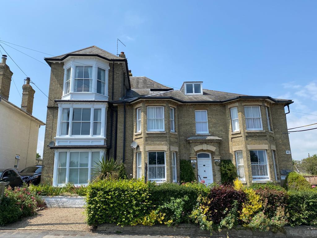 2-bed flat on London Road, Halesworth, £160,000