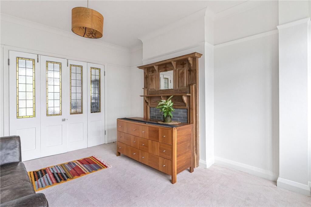 House in Croydon - View 3