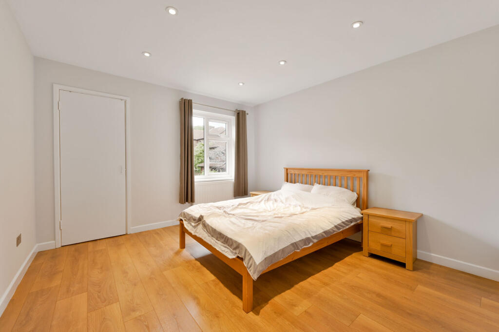 Apartment in London, Hanwell - More