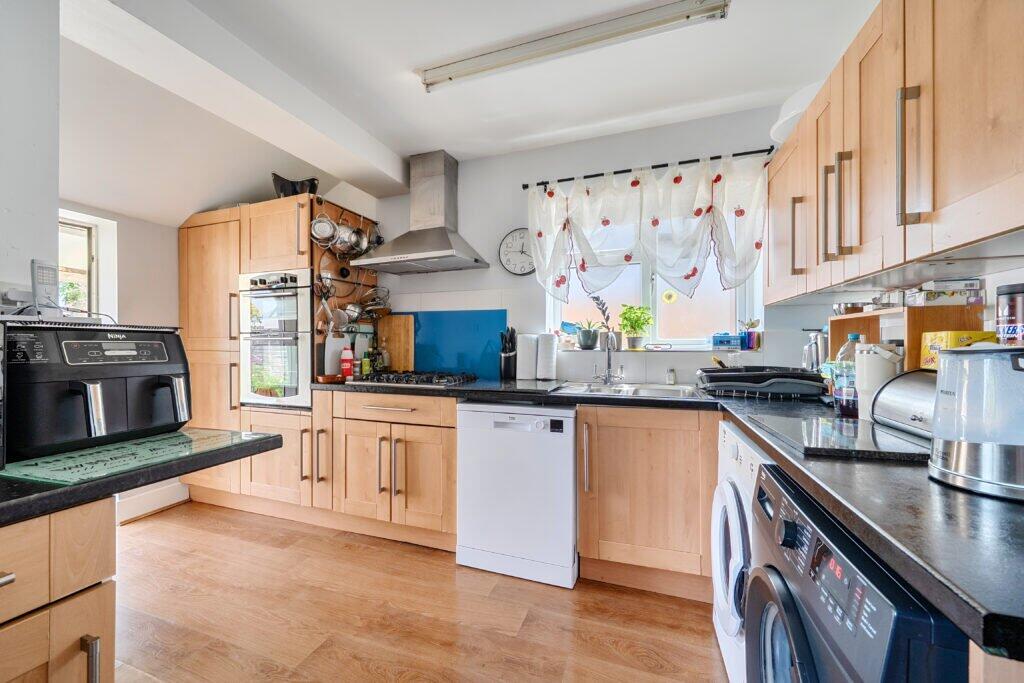 Heaton Road, Bournemouth, BH10 photo 5