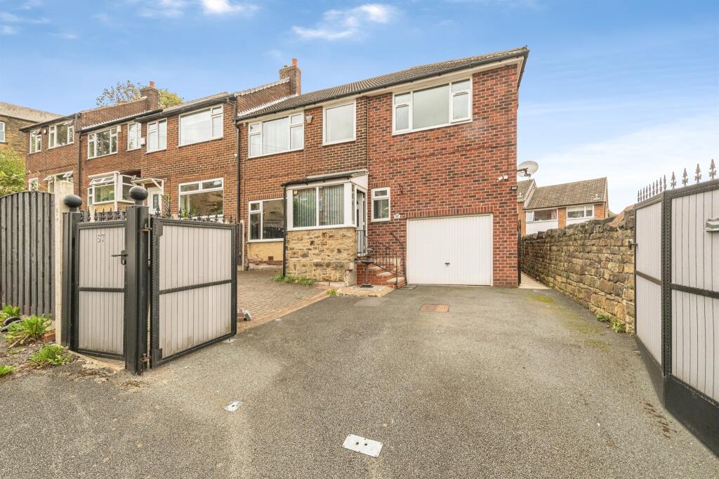5-bed terraced on Bower Lane, Dewsbury, £220,000
