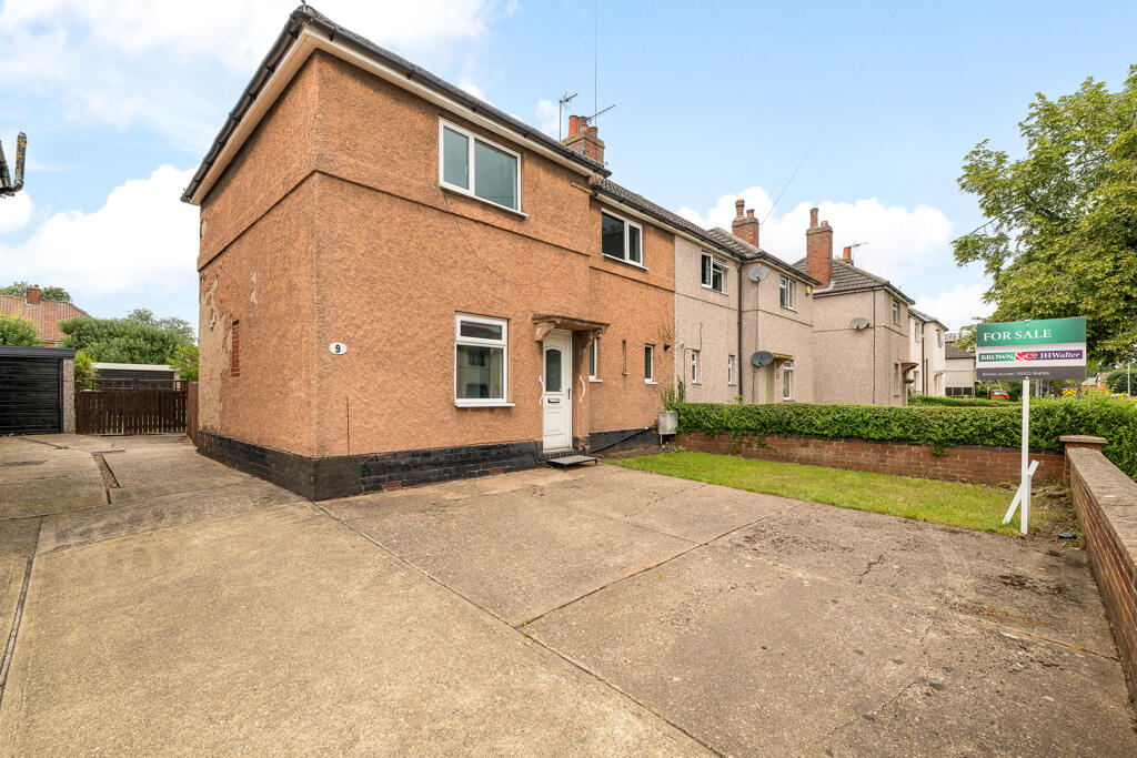3-bed semi-detached on Ruskin Avenue, Lincoln, Lincolnshire, LN2 4DD, £175,000