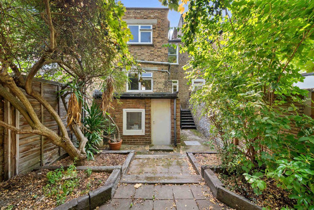House in London - View 3