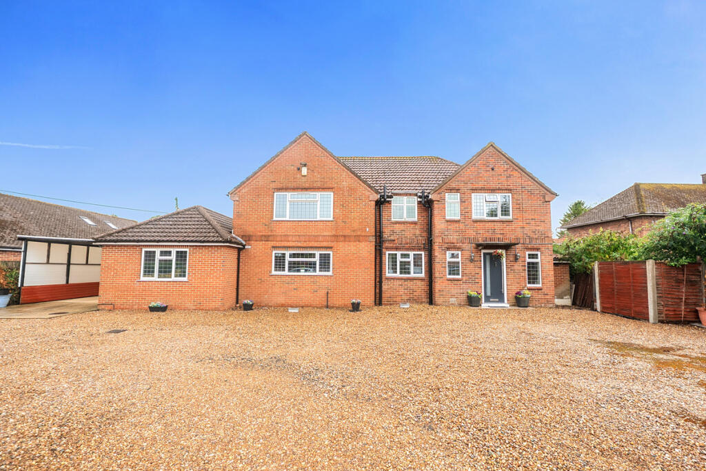 Main image of property: Vicarage Lane, Skegness, PE24 4