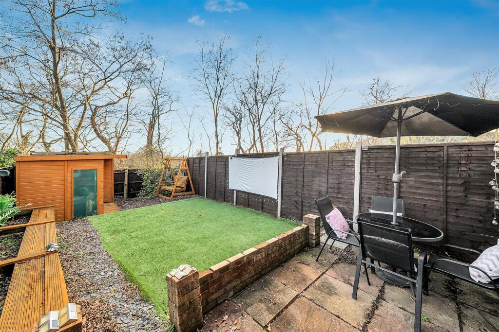 Templefield Close, Addlestone photo 4