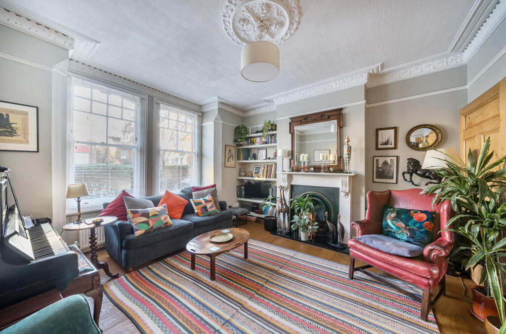 Main image of property: Market Place, London, N2