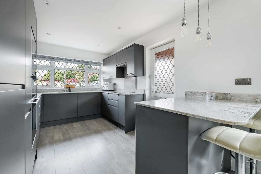 House in Reigate and Banstead, Horley - View 4