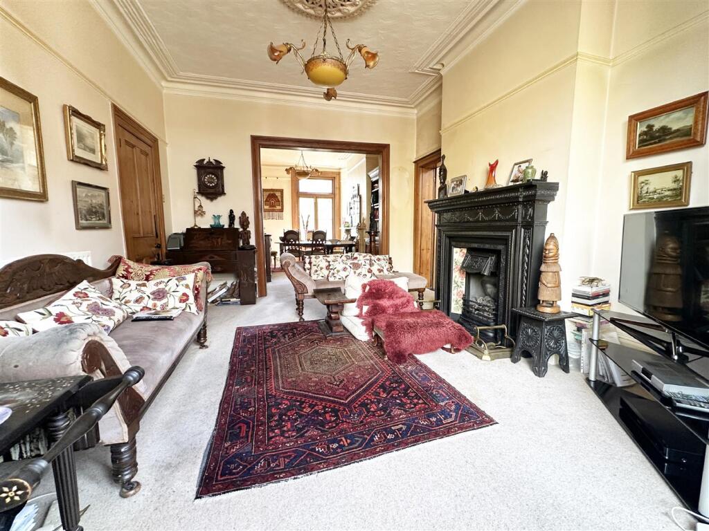 House in Portsmouth, Southsea - More