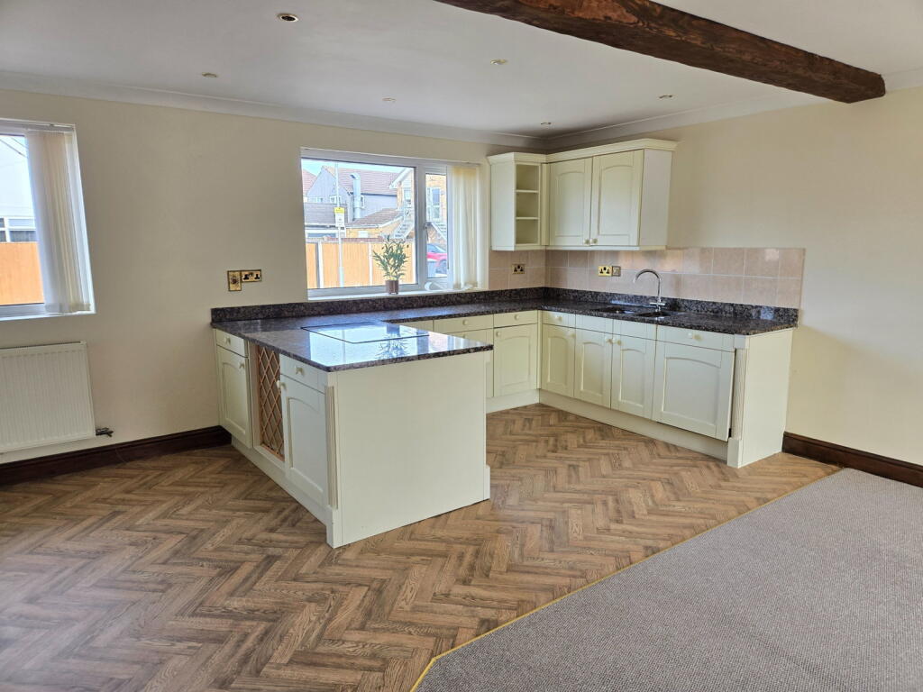 Lindum Grove, Chapel St. Leonards, Skegness, PE24 5TF photo 3