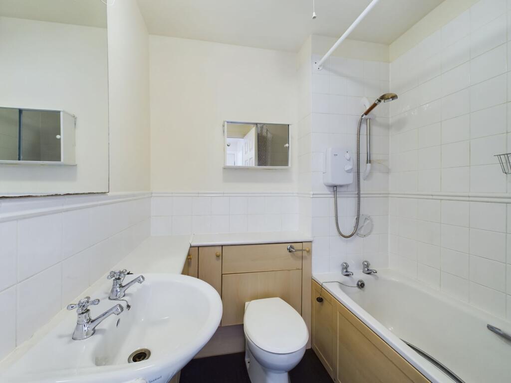 Apartment in Edinburgh, The Shore, Leith - More