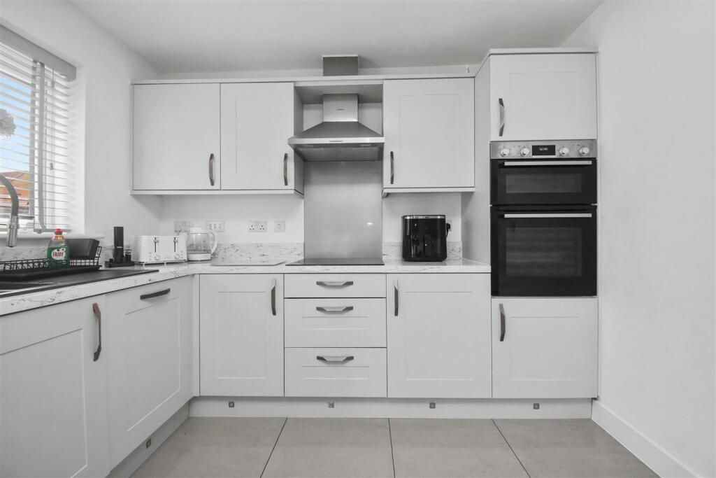 House in Northampton, North Northamptonshire - View 3
