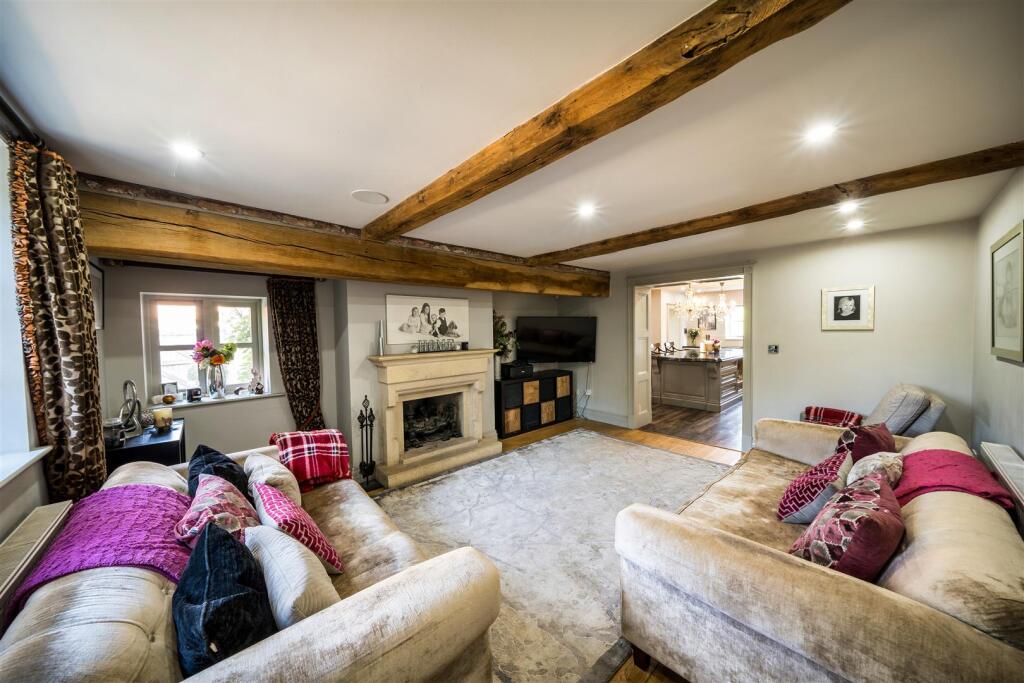 Equestrian property Welsh Row, Nether Alderley with land and stables photo 4
