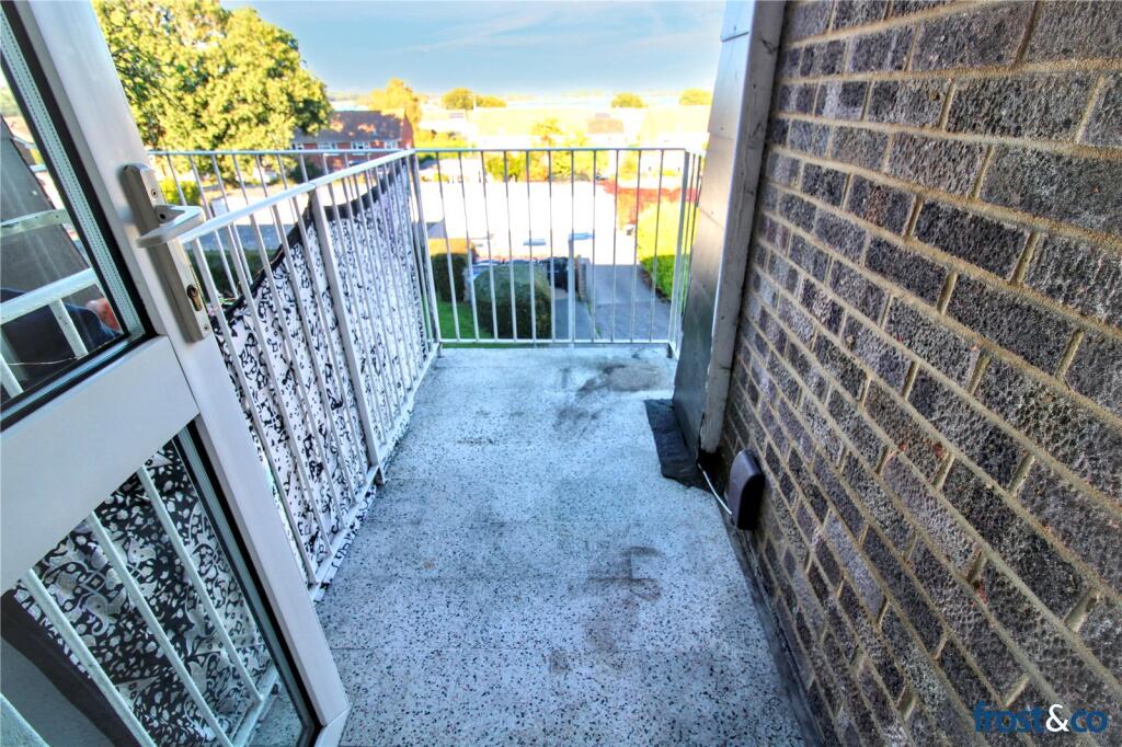 Apartment in Poole, Hamworthy - View 4