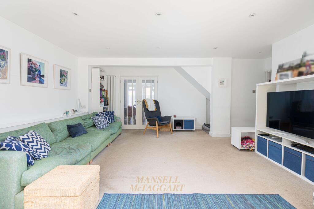 Stuart Way, East Grinstead, RH19 photo 4