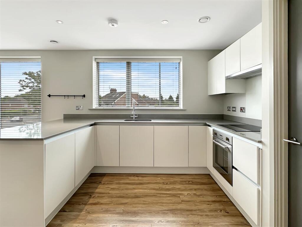 Apartment in Cambridge, Romsey - View 3