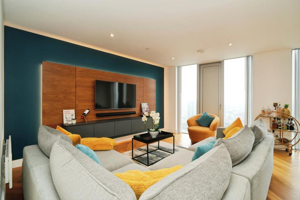 A 5604 South Tower, 9 Owen Street, Manchester, M15 photo 2