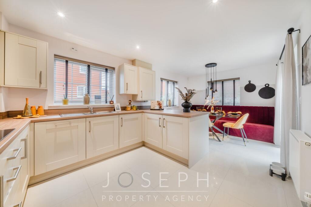 Bronze Barrow Way, Bramford, IP8 photo 2