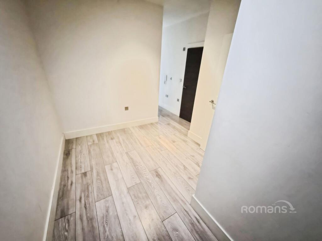 Apartment in Slough - More