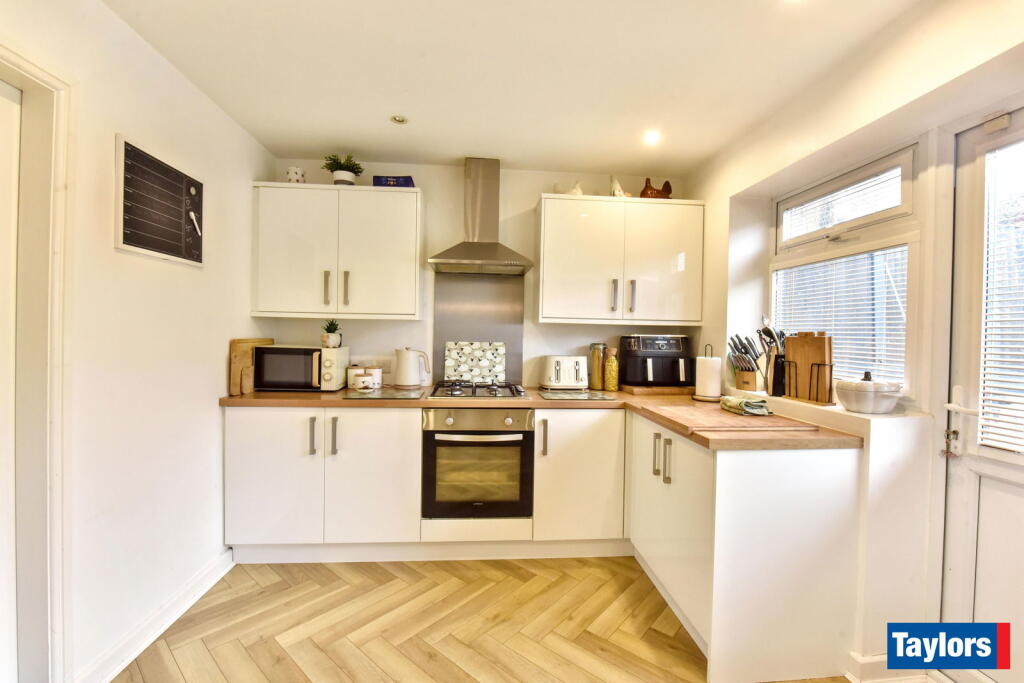KINGSWINFORD, Lowe Drive - View 5