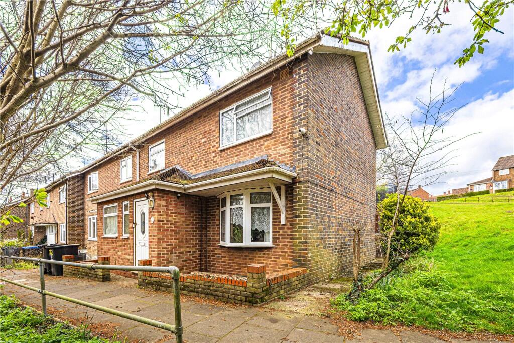 Main image of property: Barnacres Road, Hemel Hempstead, Hertfordshire, HP3