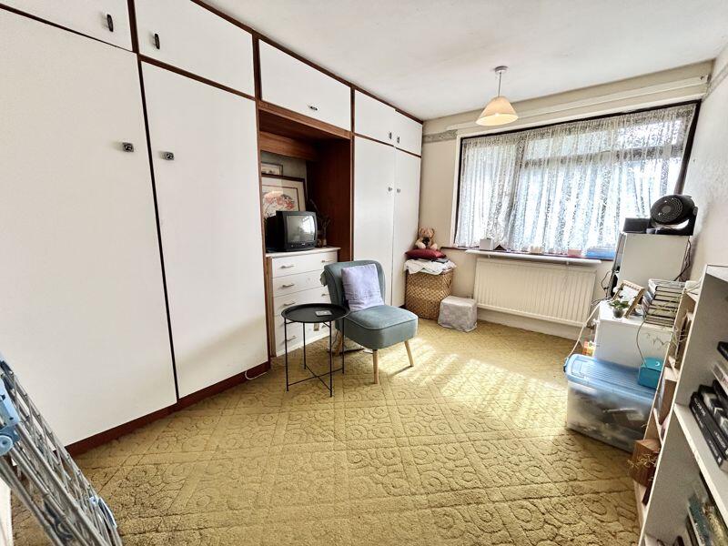 House in Dunstable, Central Bedfordshire - More