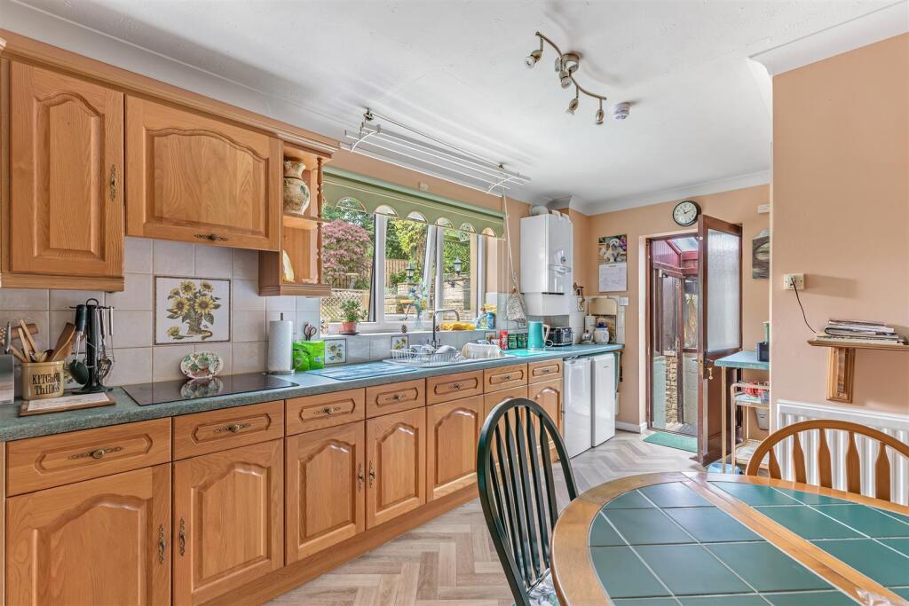 House in Bradford, Esscroft, Burley - View 5
