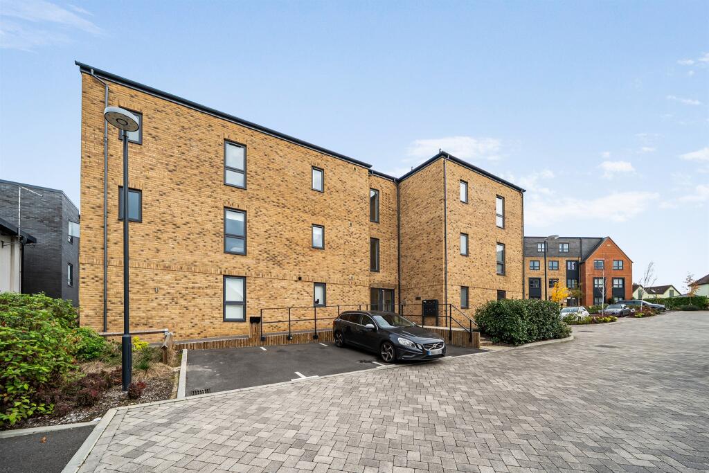 Isambard Close, Maidenhead photo 3