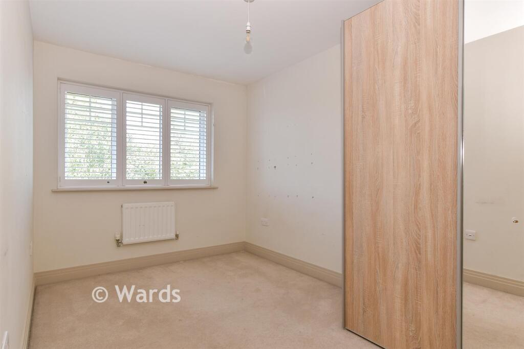House in Dartford - More