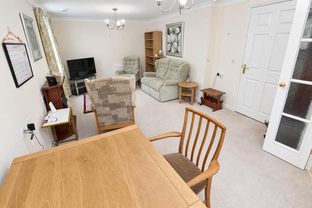 Apartment in Rushden, North Northamptonshire - View 3