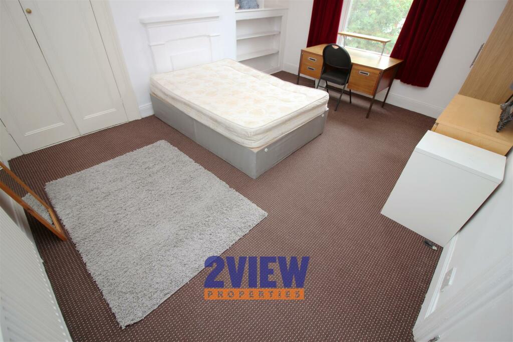 Ash Grove, Hyde Park, Leeds photo 5
