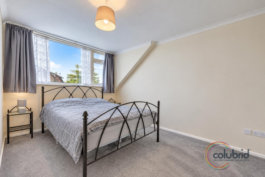 House in Romford - More