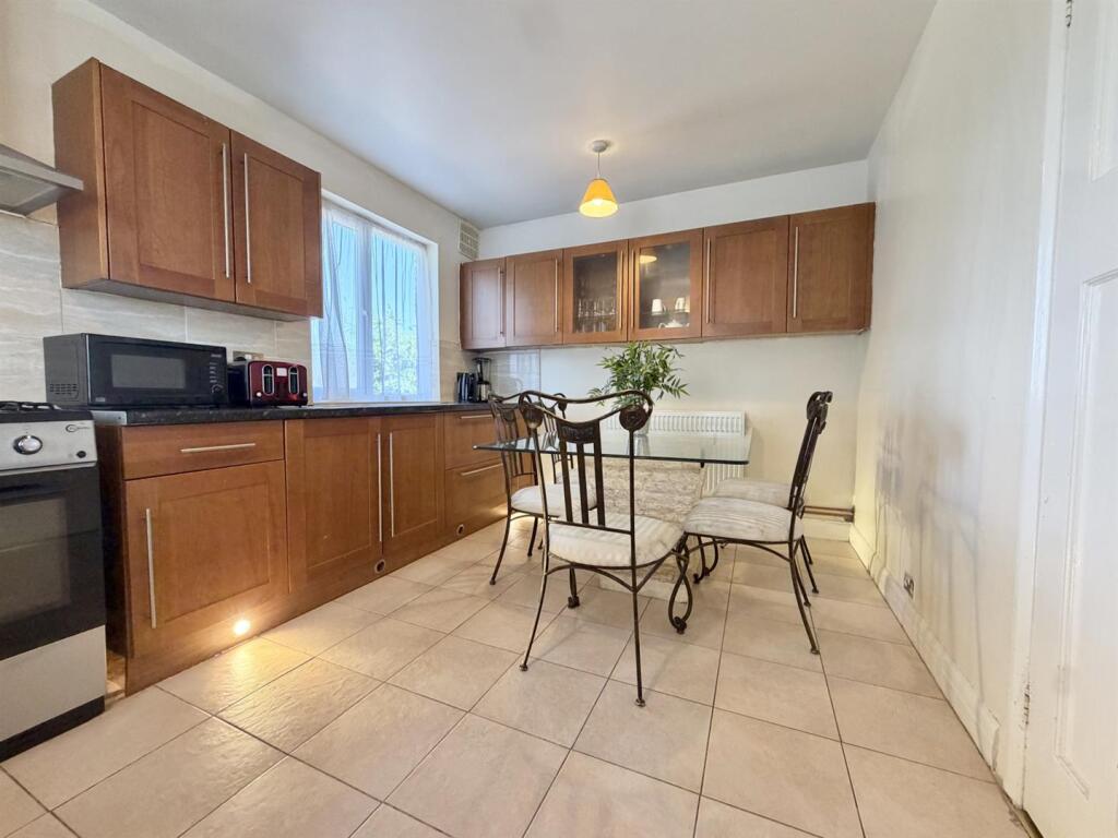 Apartment in Enfield - View 4