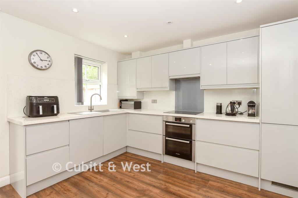 Grampian Close, Sutton, Surrey photo 4
