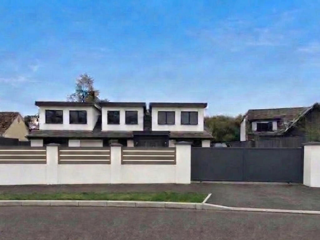 House in St Leonards, St. Leonards and St. Ives - View 3