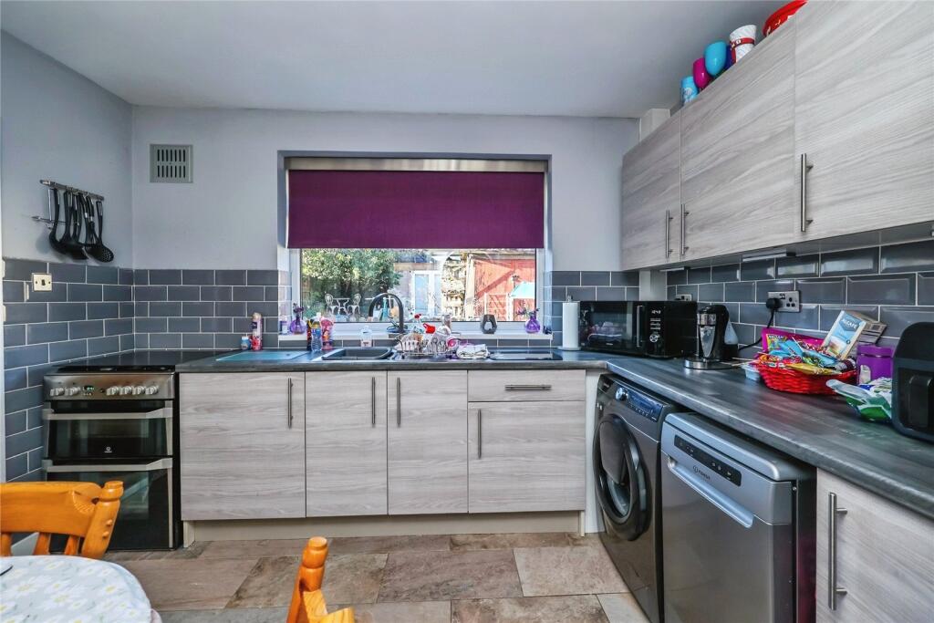 Brandish Crescent, Clifton, Nottingham, NG11 photo 2