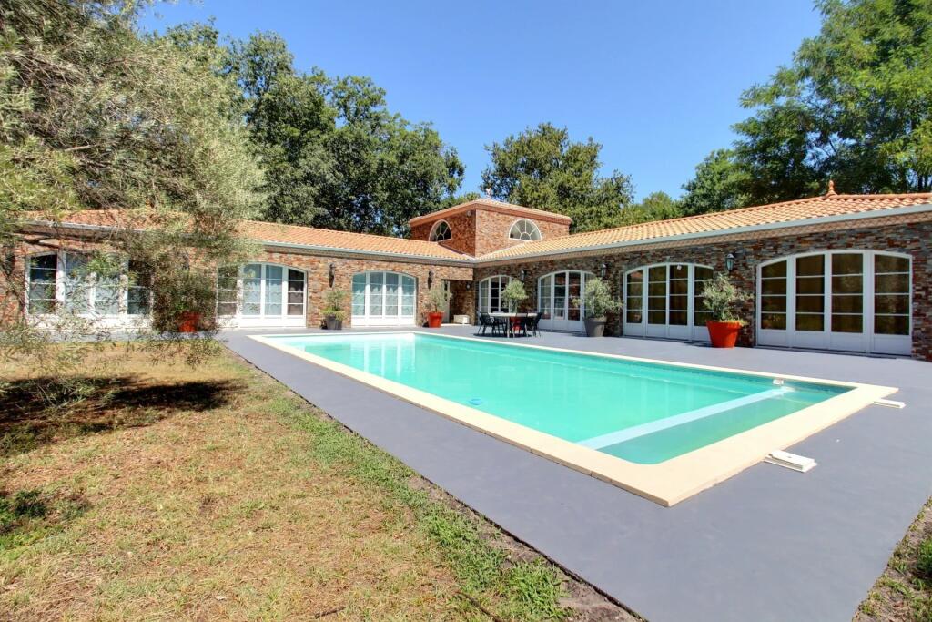 Main image of property: Aquitaine, Gironde, Le Pian-Médoc
