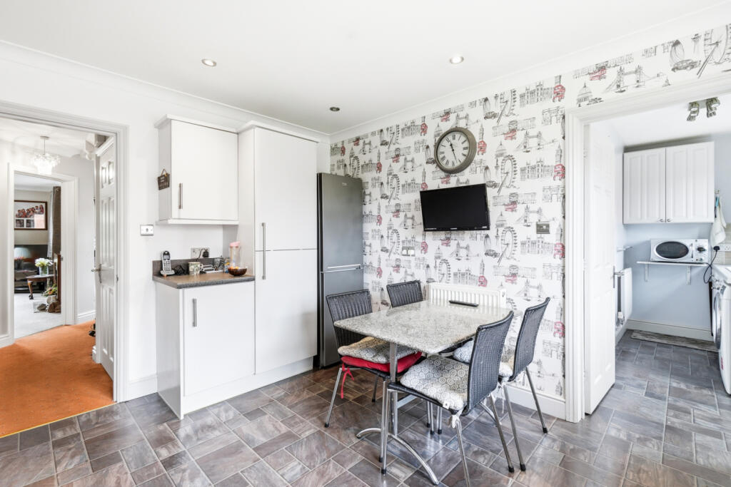 Nursery Rise, Dunmow, Essex, CM6 photo 5