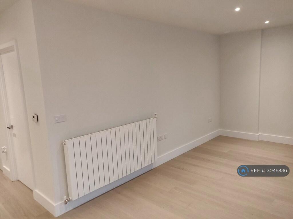 Apartment in London, Kidbrooke Village, Kidbrooke - More