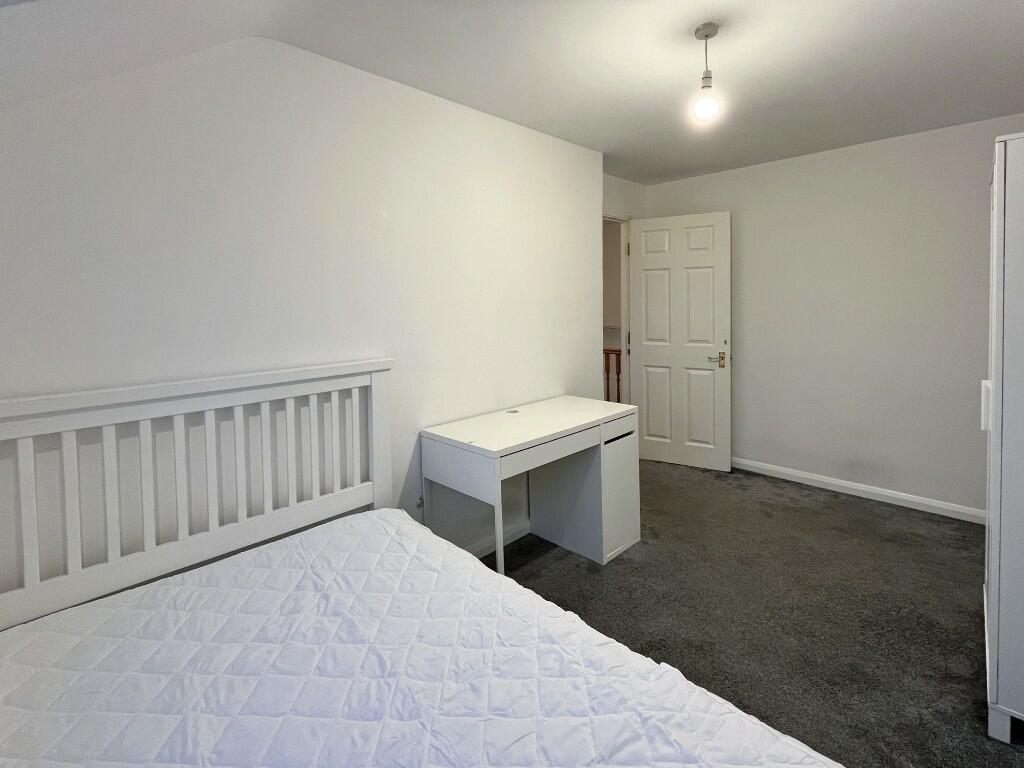 4 bedroom semi-detached house for rent