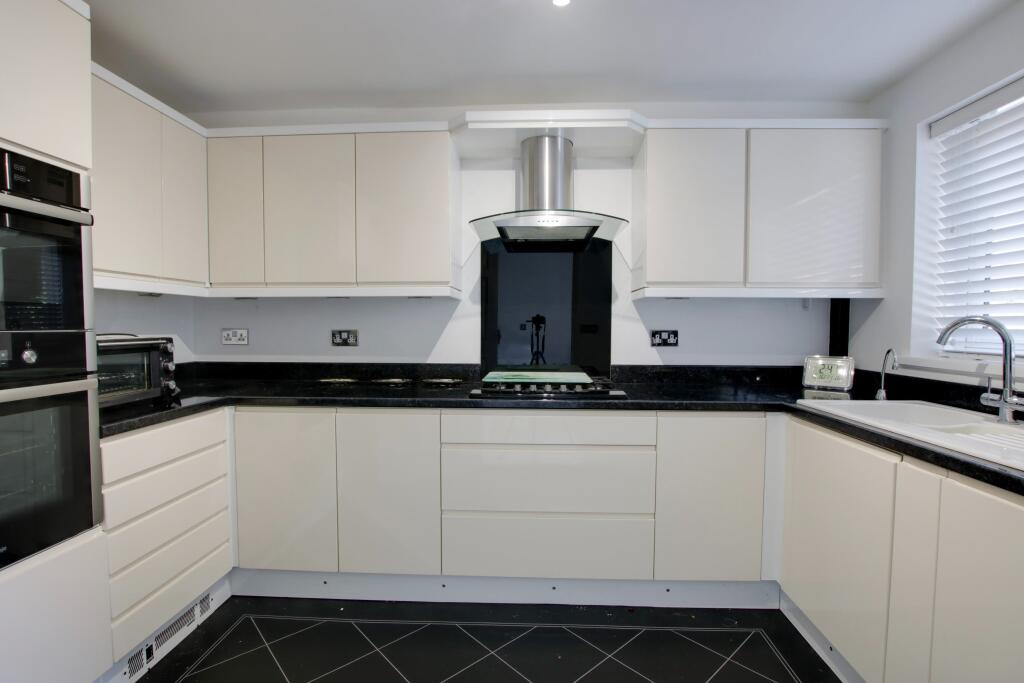 House in Fareham, Hill Head - View 3