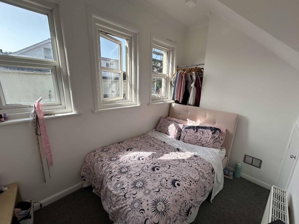 Apartment in Bournemouth, Pokesdown - View 5