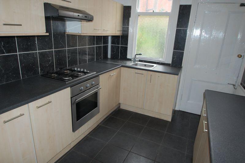 6 bedroom terraced house for rent