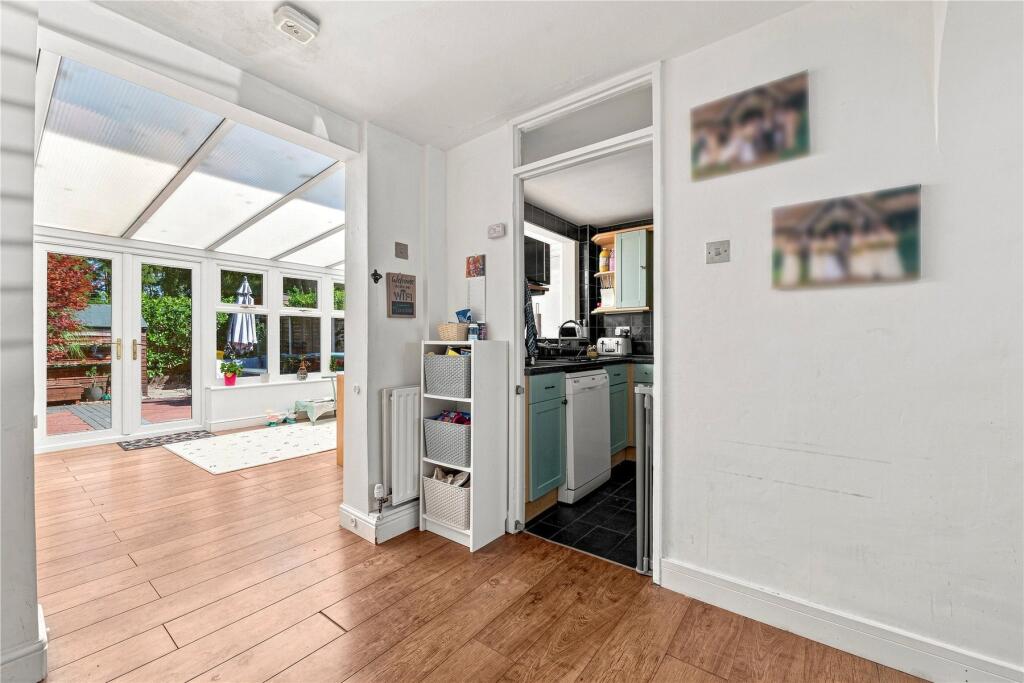 House in Woking, Brookwood - More
