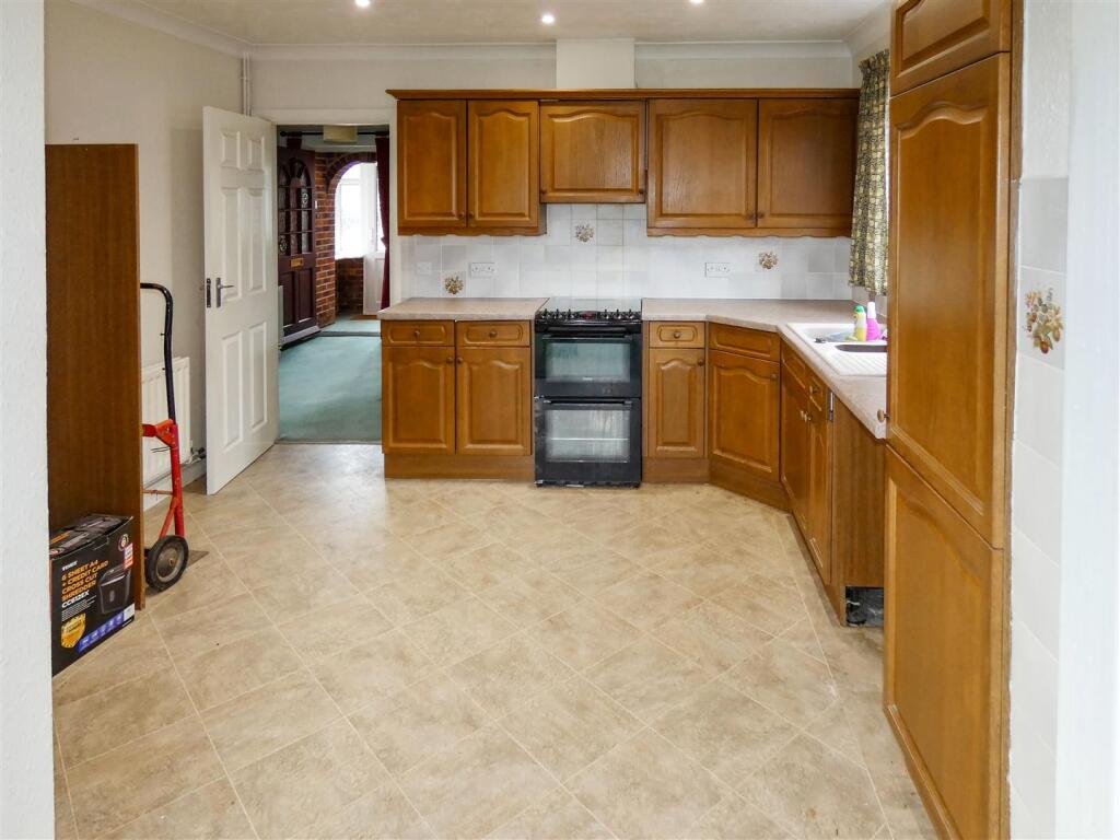 Cheam Road, Rustington photo 2
