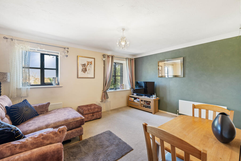 Apartment in Kingston upon Thames - View 2