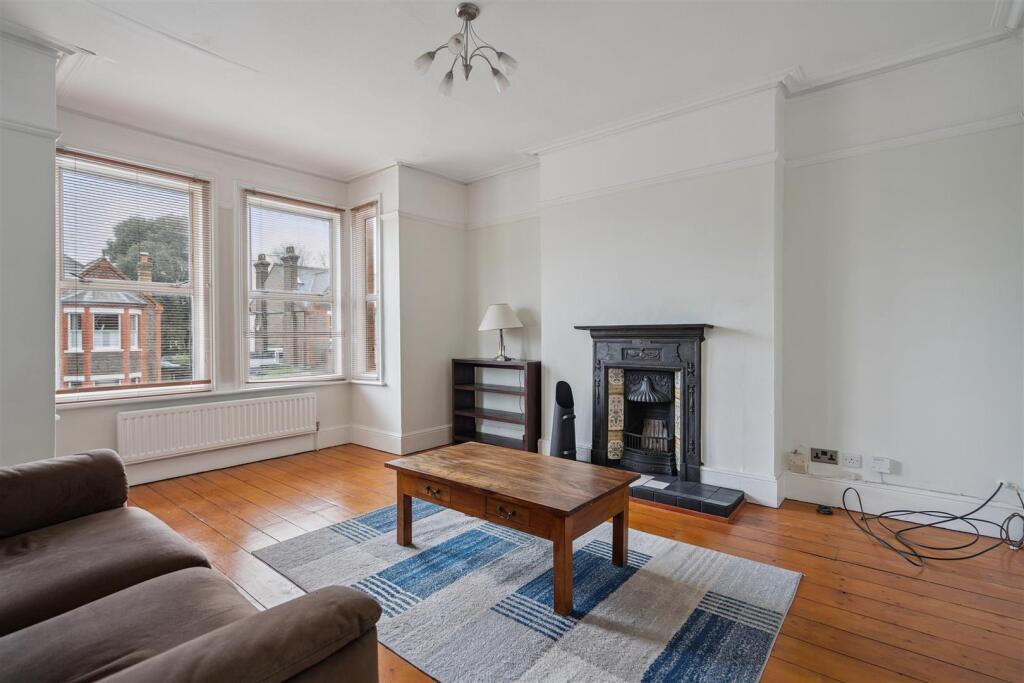 Apartment in Watford - View 5