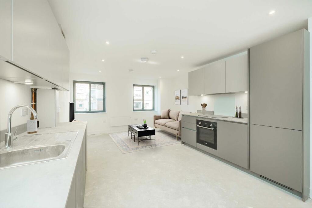 Chatfield Road, Battersea photo 2