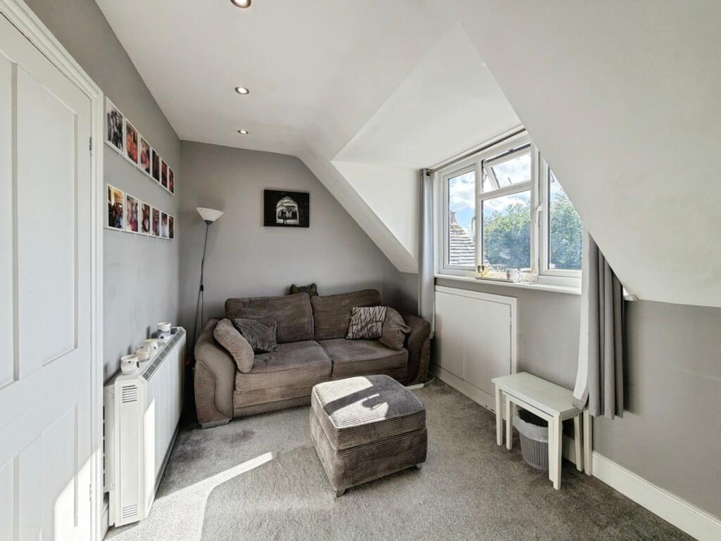 Apartment in Maidenhead, Furze Platt - View 4