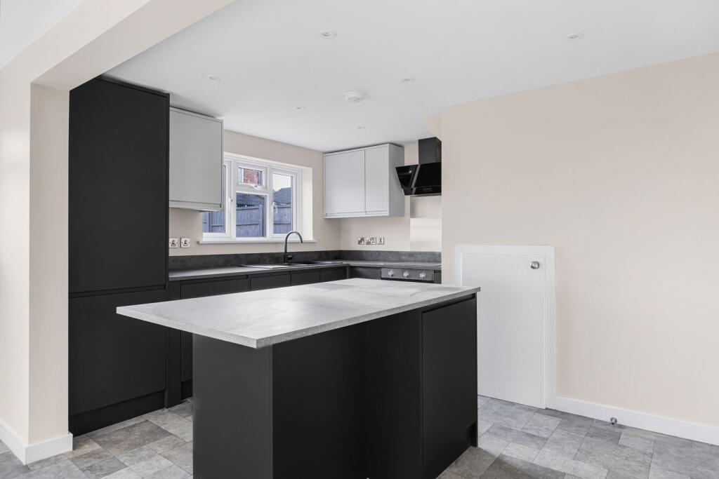 Dowty Road, Cheltenham, GL51 photo 3