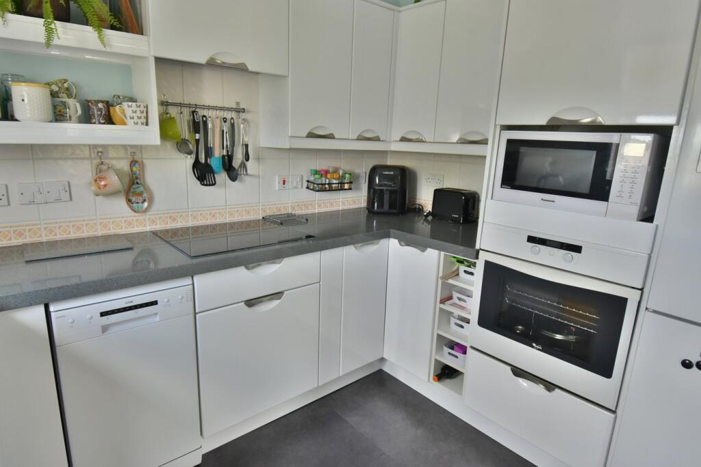 Apartment in Ferndown, Ferndown Town Centre - View 5